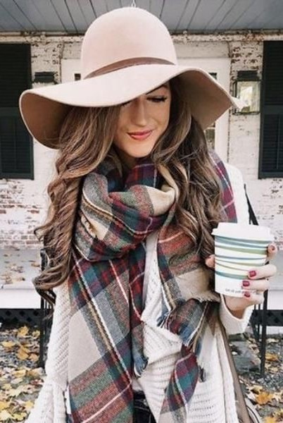 Triangle scarf | 12 Super Stylish Ways to  Wear a Scarf | Her Beauty