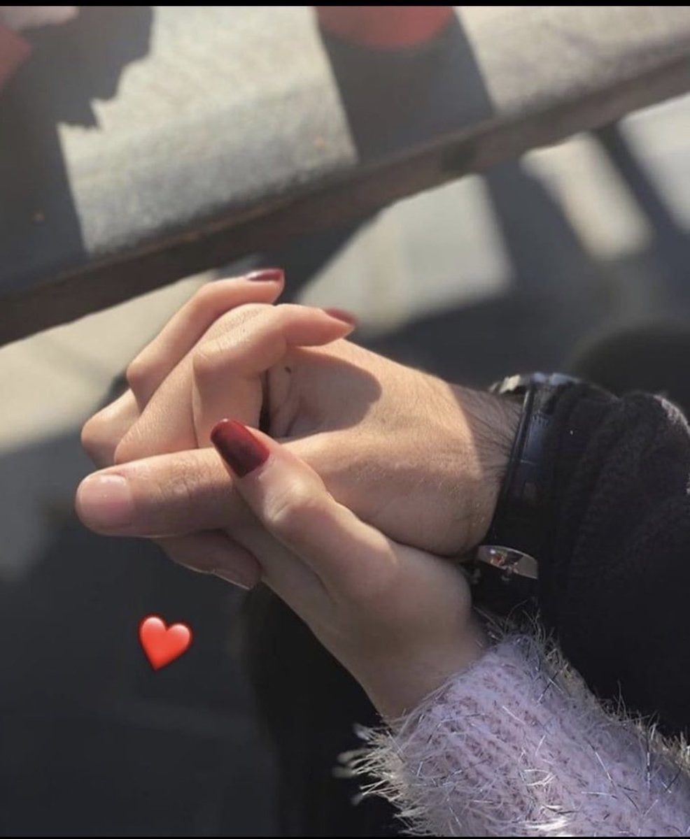 Interlocked fingers | The Way You're Holding Hands Reveals More About Your Relationship Than You Think  | Her Beauty