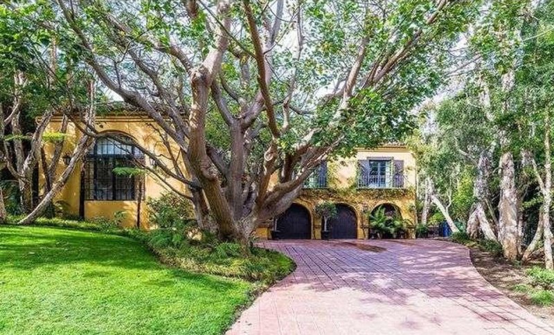 Kendall Jenner’s House | 7 Juicy Facts About Kendall Jenner | HerBeauty