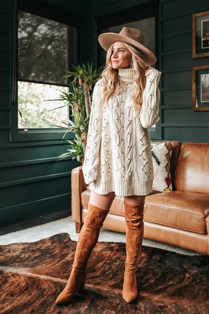 Oversized cable-knit sweater | 9 Chic and Simple Thanksgiving Outfits Ideas | Her Beauty