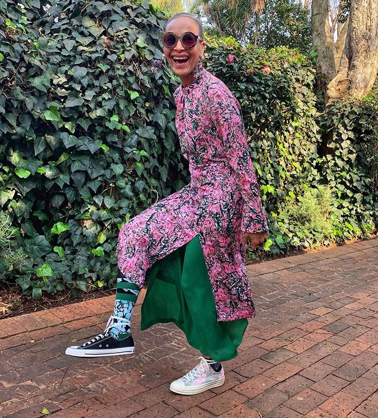  Yasmin Furmie outfit | 12 Over-50 Women With Ridiculously Good Style | Her Beauty